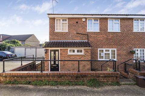 3 bedroom end of terrace house for sale, Elm Way, London