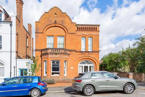 2 bedroom property to rent, 11 Claremont Gardens, Surbiton