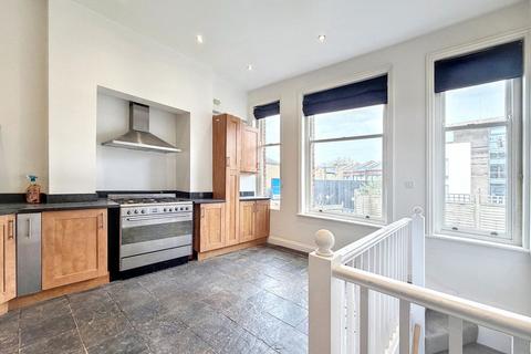 2 bedroom property to rent, 11 Claremont Gardens, Surbiton