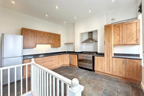 2 bedroom property to rent, 11 Claremont Gardens, Surbiton