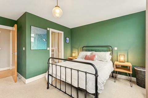 2 bedroom apartment for sale, Embercourt Road, KT7