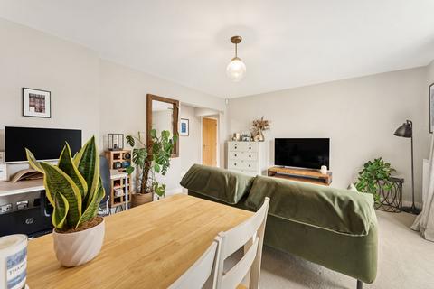 2 bedroom apartment for sale, Embercourt Road, KT7