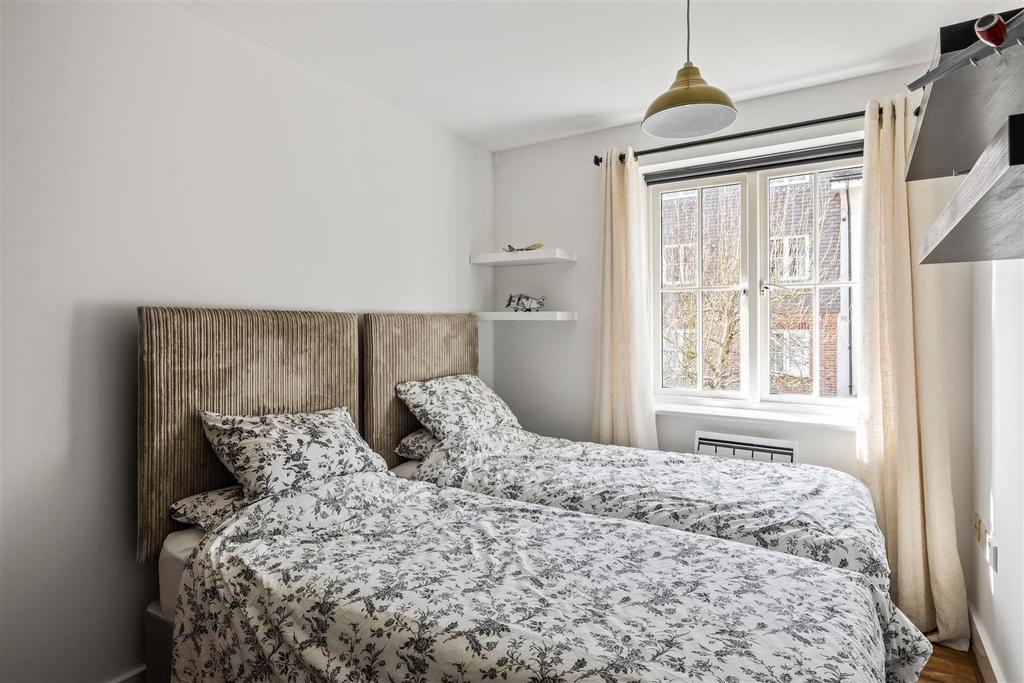 10 Woodcote House-8.jpg