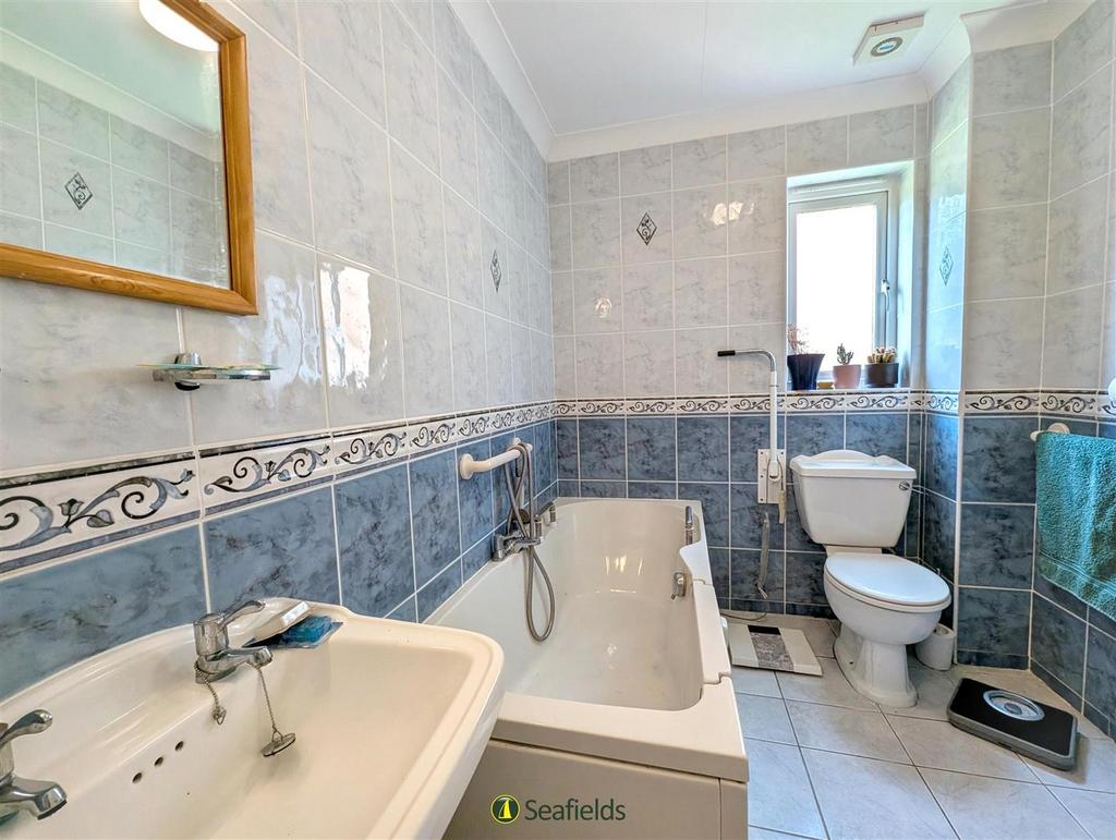 En suite Bathroom