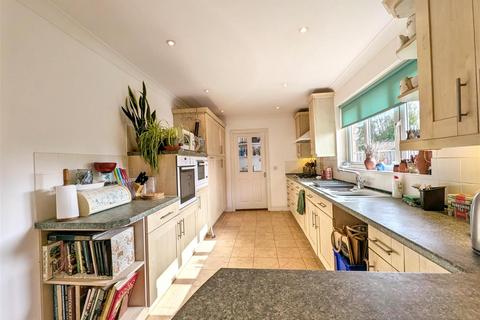 2 bedroom detached bungalow for sale, King George V Close, Ryde, PO33 3DE