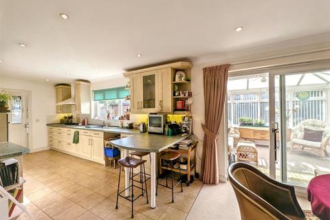 2 bedroom detached bungalow for sale, King George V Close, Ryde, PO33 3DE