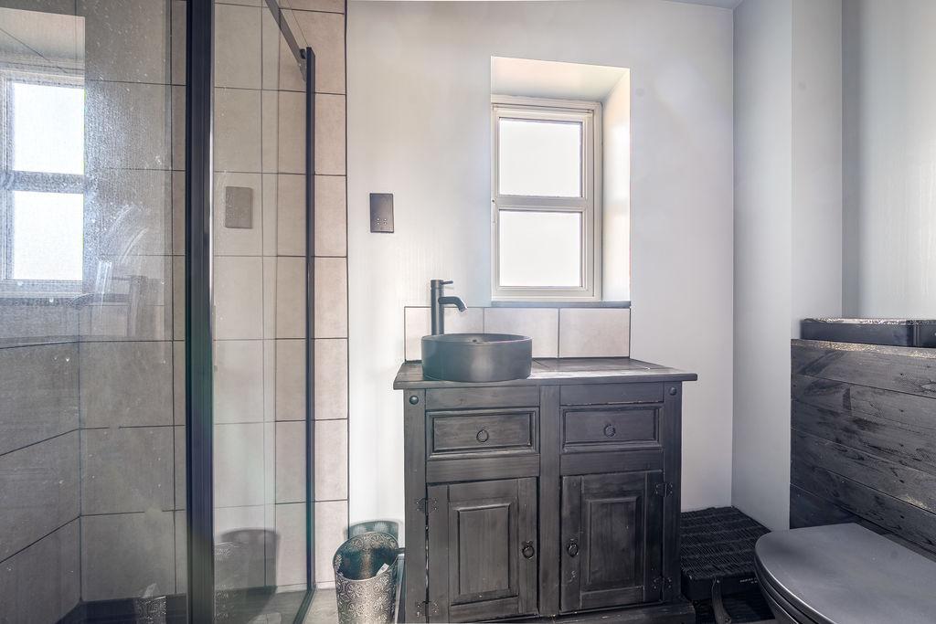 Bedroom One En-Suite