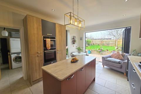 3 bedroom semi-detached house for sale, Ewenny Road, Bridgend, CF31