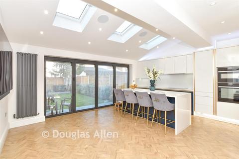 4 bedroom terraced house for sale, Loudoun Avenue, Gants Hill, Essex