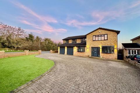 5 bedroom detached house for sale, Rogate Road, Putteridge, Luton, Bedfordshire, LU2 8HR