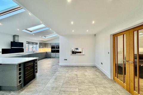 5 bedroom detached house for sale, Rogate Road, Putteridge, Luton, Bedfordshire, LU2 8HR
