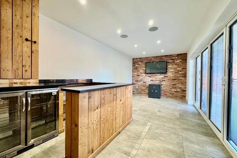 5 bedroom detached house for sale, Rogate Road, Putteridge, Luton, Bedfordshire, LU2 8HR