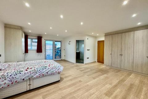 5 bedroom detached house for sale, Rogate Road, Putteridge, Luton, Bedfordshire, LU2 8HR