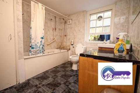 1 bedroom in a flat share to rent, London NW1