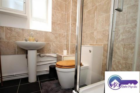 3 bedroom flat to rent, London E1