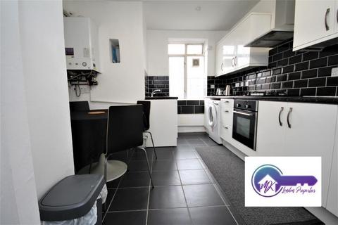 3 bedroom flat to rent, London E1