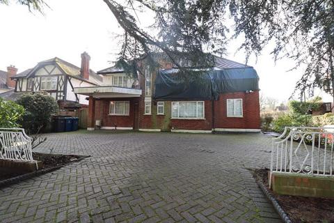 Edgware HA8