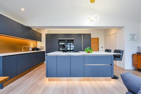 4 bedroom end of terrace house to rent, Springfield Avenue, Merton Park, London, SW20 9JR