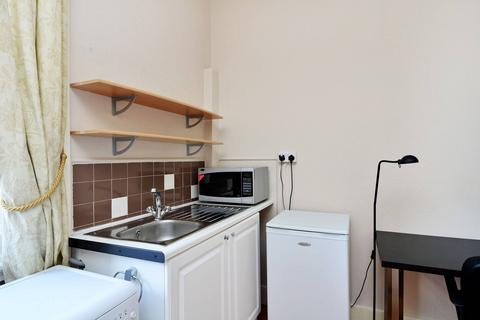 Studio to rent, Elvaston Place, South Kensington, London, SW7