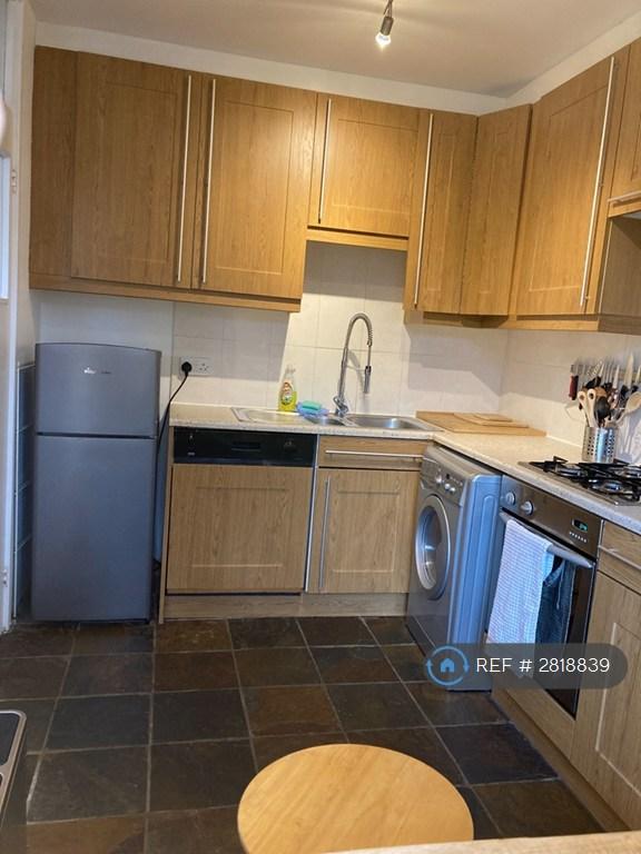 Kitchen (Fridge/Frezer, Washer/Dryer)