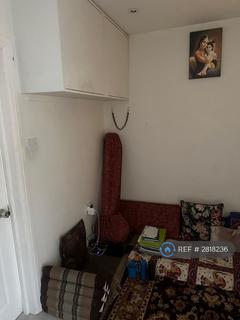 3 bedroom semi-detached house to rent, Broomgrove Gardens, Edgware, HA8