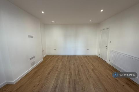 1 bedroom flat to rent, Shepherds Bush, London, W12