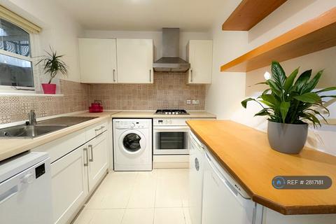 2 bedroom flat to rent, Tudor Court, London, NW2