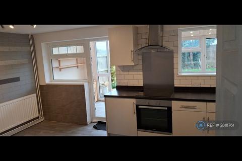 3 bedroom semi-detached house to rent, Peartree Close, Leicester, LE7