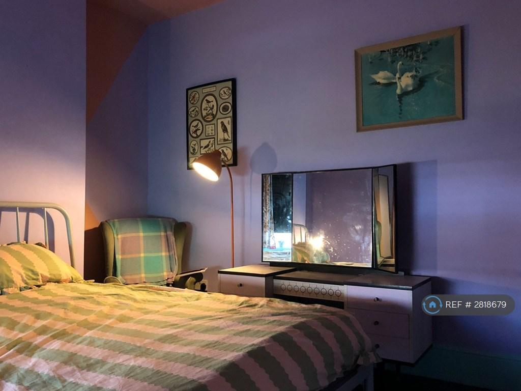 Back Large Bedroom