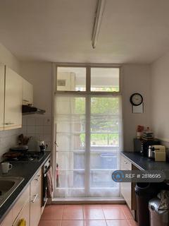 2 bedroom flat to rent, Binstead House, London, SW18