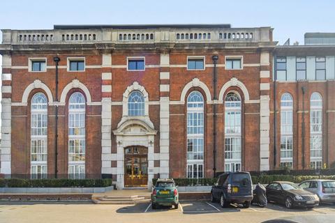 Great West Road, Hammersmith, W6