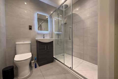 Studio to rent, Hassop Road, Cricklewood, London