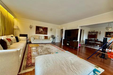 3 bedroom flat to rent, Avenue Road, London