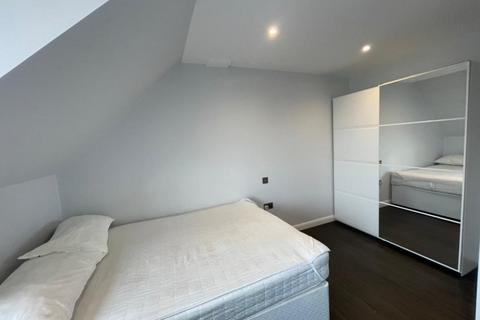 Studio to rent, Hassop Road, Cricklewood, London