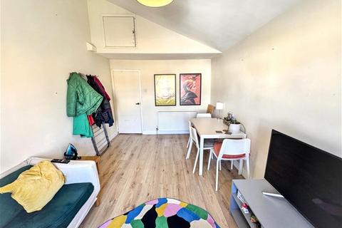 2 bedroom maisonette to rent, Salisbury Road, Forest Gate