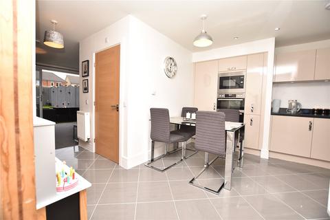 3 bedroom semi-detached house for sale, Mayfair Mount, Crossgates, Leeds, West Yorkshire
