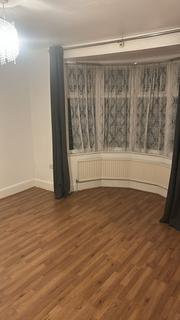 3 bedroom terraced house to rent, Bute Road, Ilford IG6