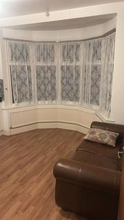 3 bedroom terraced house to rent, Bute Road, Ilford IG6
