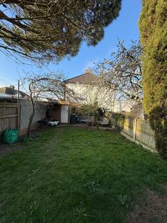 3 bedroom terraced house to rent, Bute Road, Ilford IG6