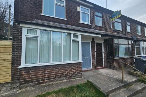 3 bedroom semi-detached house to rent, Delaunays Road, Manchester