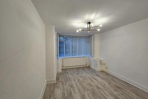 3 bedroom semi-detached house to rent, Delaunays Road, Manchester