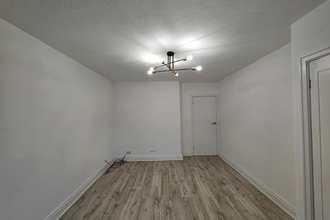 3 bedroom semi-detached house to rent, Delaunays Road, Manchester