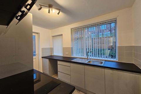 3 bedroom semi-detached house to rent, Delaunays Road, Manchester