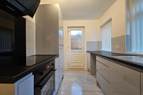 3 bedroom semi-detached house to rent, Delaunays Road, Manchester