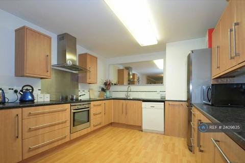 3 bedroom terraced house to rent, Baltic Quay, London, SE16