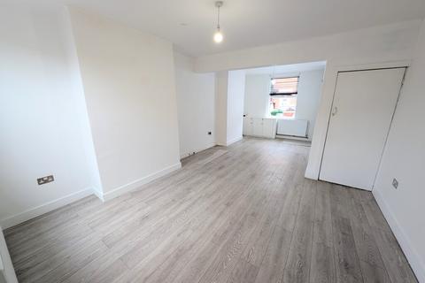 3 bedroom terraced house to rent, Florence street, Hucknall, Ng15 6eb