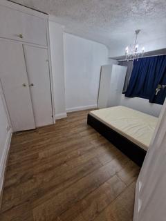 4 bedroom terraced house to rent, Lansbury Drive , Hayes UB4