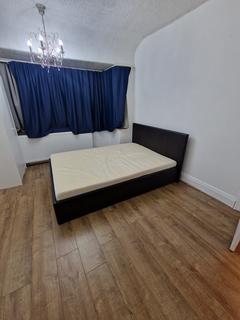 4 bedroom terraced house to rent, Lansbury Drive , Hayes UB4