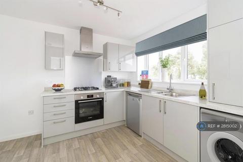 3 bedroom terraced house to rent, Essex Close, Bordon, GU35