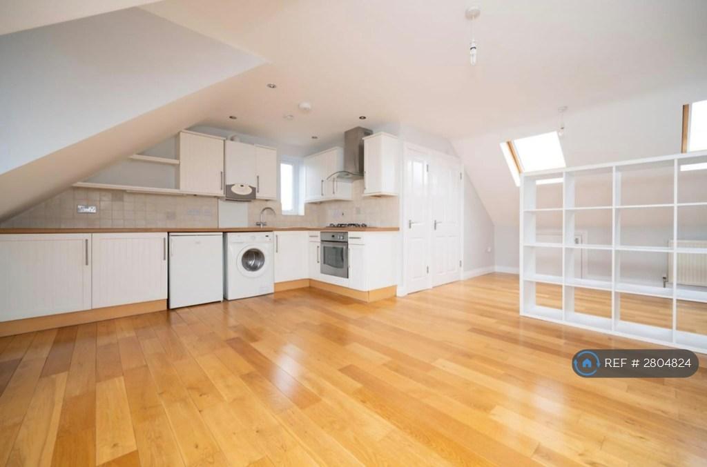 Bright, Airy, Studio Apartment, St Albans.